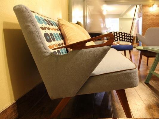 Common-area armchair at Chan Cha La 99 Hostel