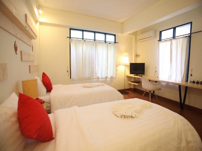 Another twin-bed room view at Early Bird Bed & Breakfast