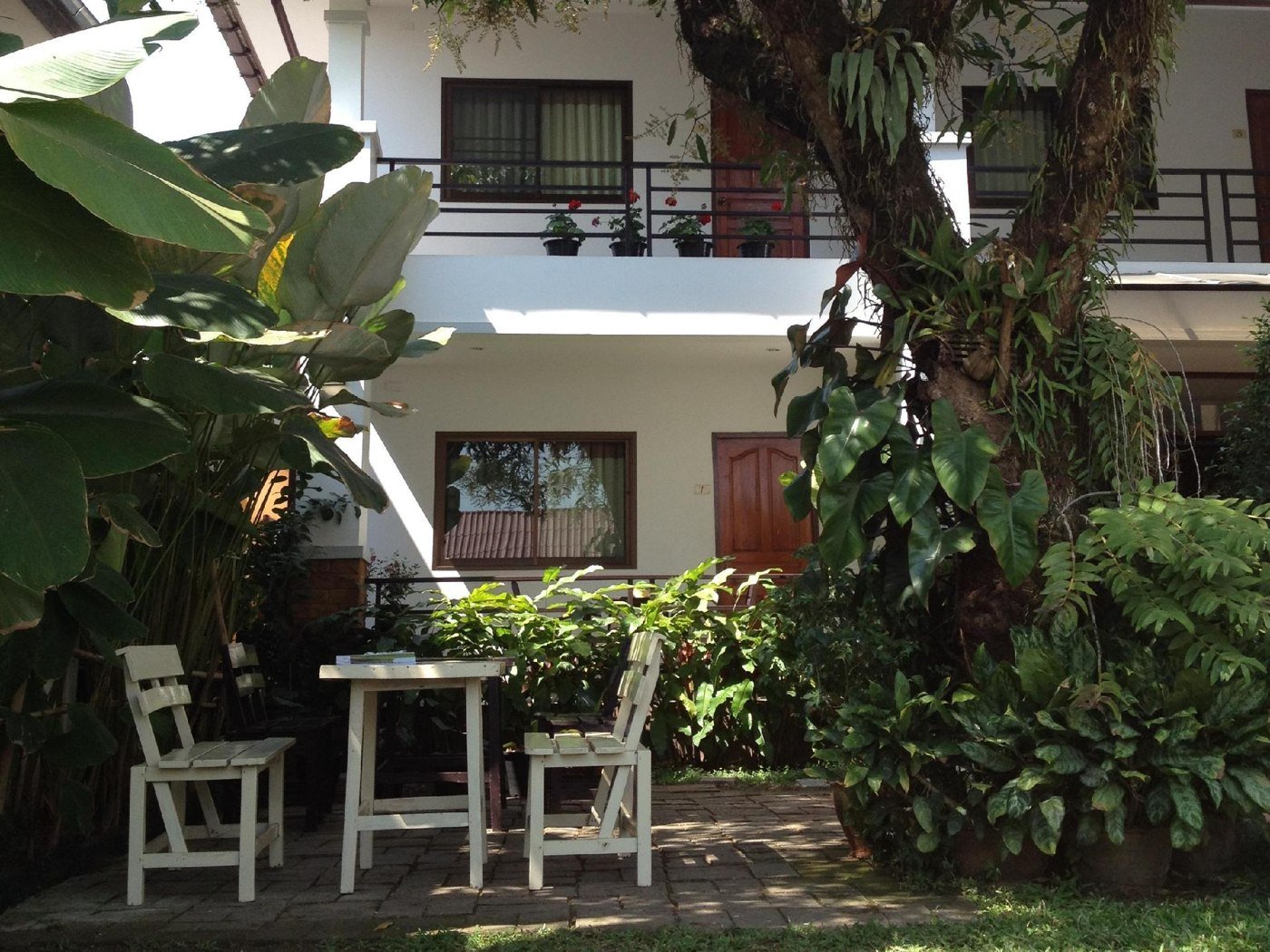 Garden seating and building exterior at Pak Ping Rim Khong