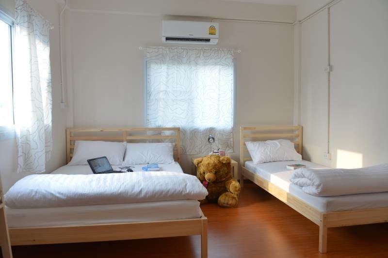 Bright twin bedroom at PanPan Hostel Bangkok