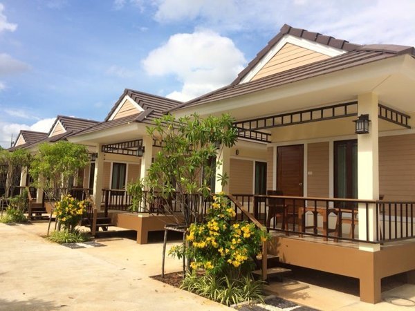 Row of Sombat Resort bungalows with covered terraces