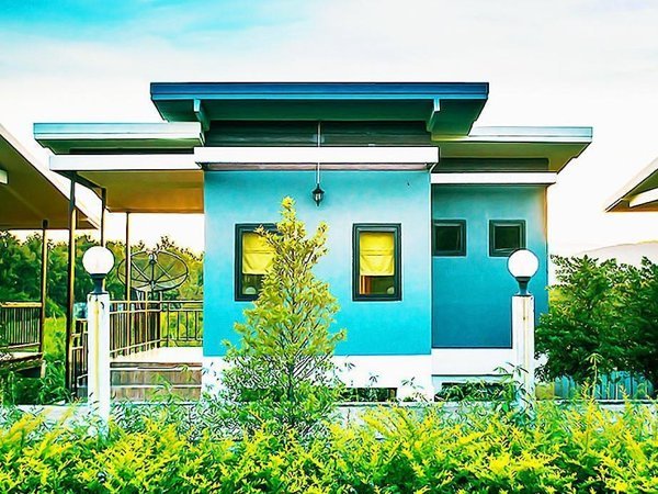Turquoise accommodation building at Thungchanghill Resort