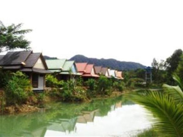 Wangnamkhao Resort buildings beside landscaped water